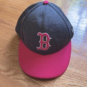 Like new vintage Boston Red Sox hat, size 7 1/8 in gray and pink